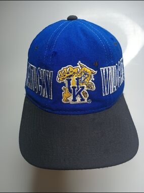 Vintage STARTER University Of Kentucky Wildcats Snap Back Hat. Two Holes In Hat